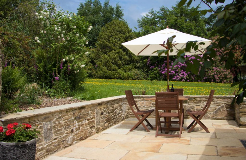 How to Lay a Patio Step by Step Guide & Video Tutorial